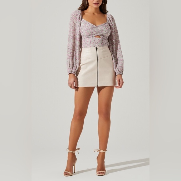 ASTR Plisse Long Sleeve Cross Bust Blouse Top in Purple Ditsy Size Small NWT - Picture 2 of 9